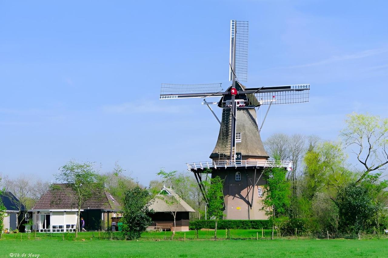 Woonboot In Sumar Gelegen Tussen Leeuwarden En Drachten Suameer Exterior foto