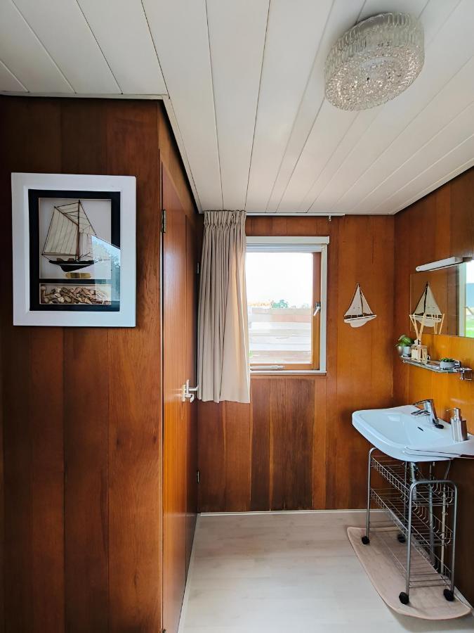 Woonboot In Sumar Gelegen Tussen Leeuwarden En Drachten Suameer Exterior foto